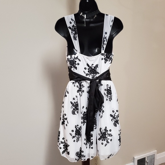 💖NWOT💖 Trixie B&W Junior Dress - Picture 5 of 8